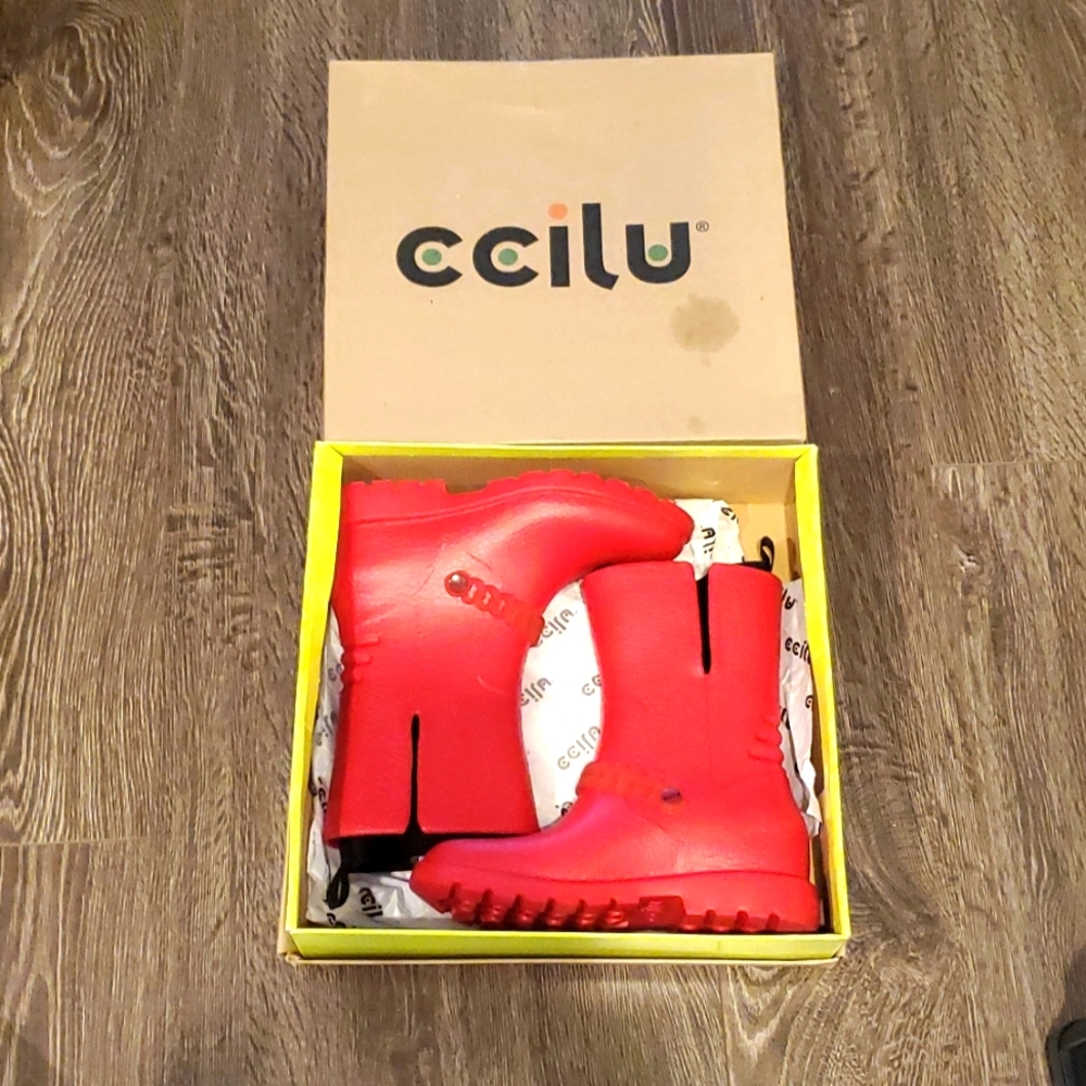 ❤️ Womens Boots CCILU - NEW IN BOX SIZE 7